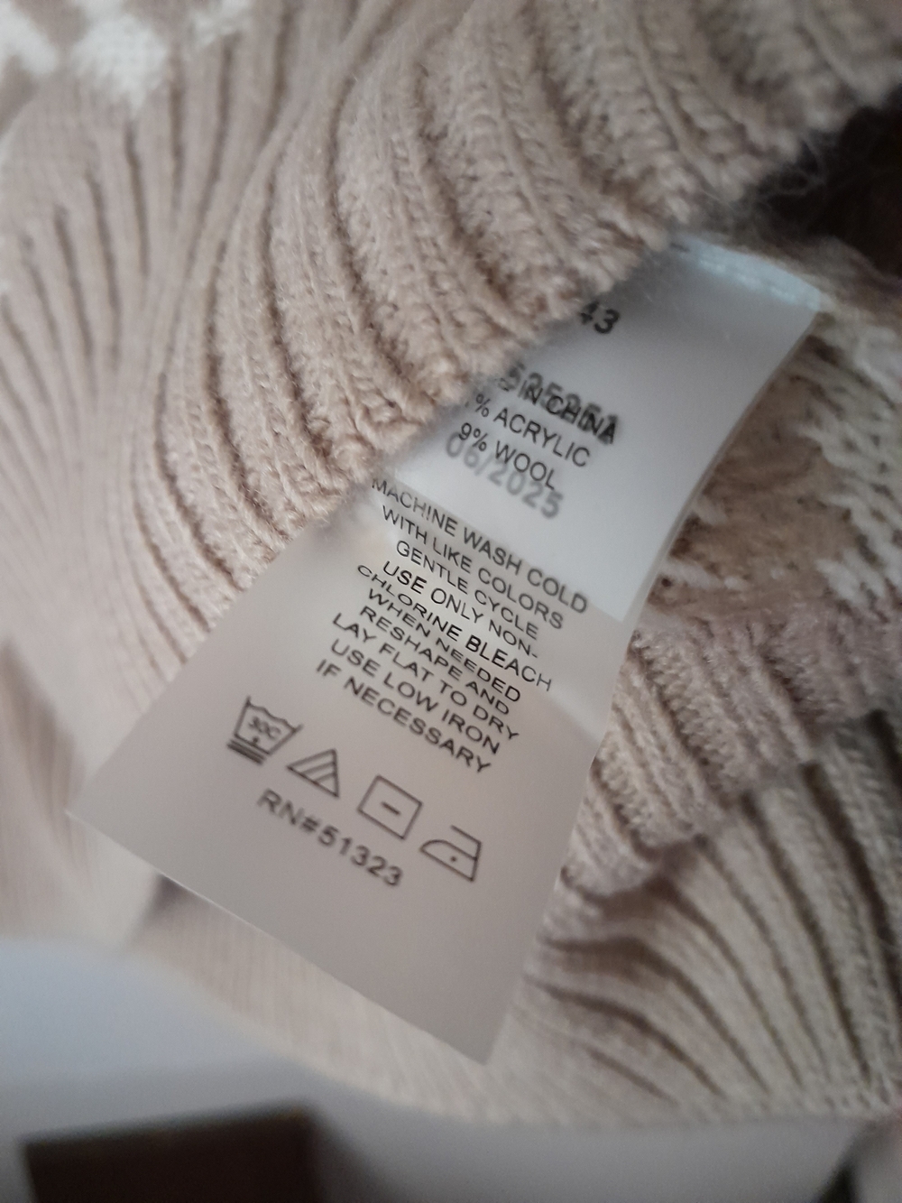 Vince Camuto Tan Diamond Pattern Turtleneck Sweater Large - Picture 11 of 12